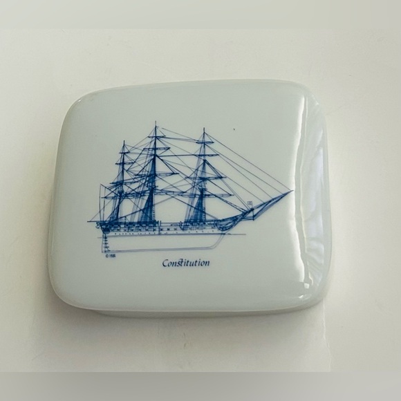 New Constitution Box White with Blue Constitution Ship Piccadilly West London - Picture 13 of 16